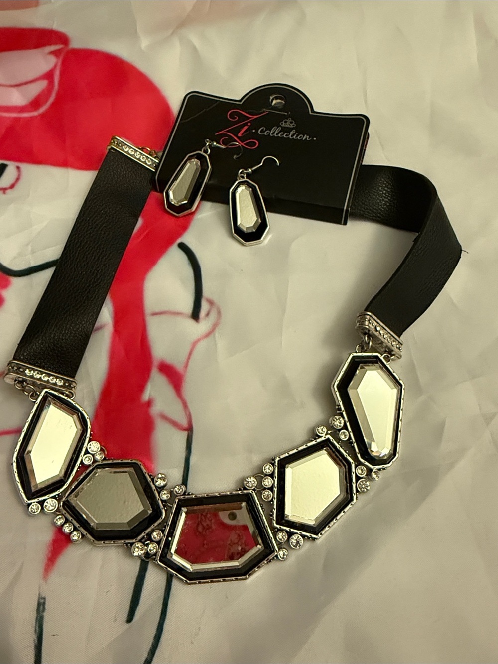 IC COLLECTION Black Necklace and Earrings Set with Silver Mirror Accents